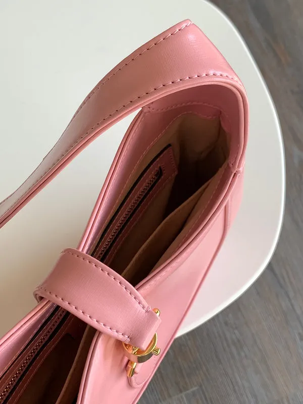 Gucci   Luxury Bags  1042