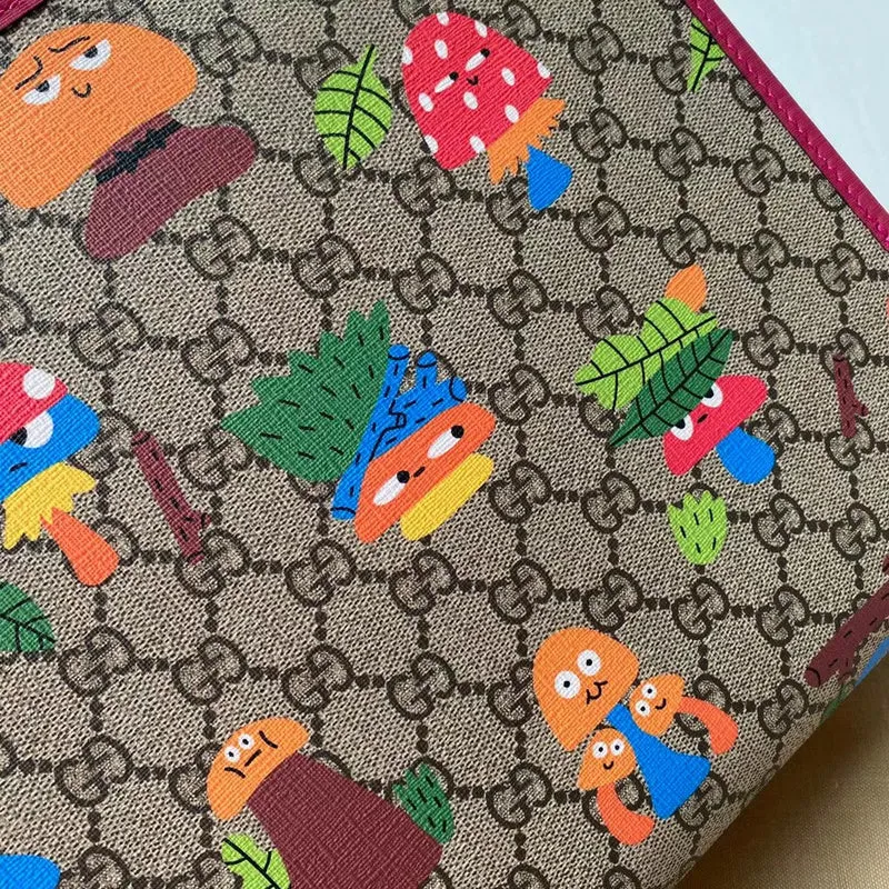 Gucci   Luxury Bags  1056