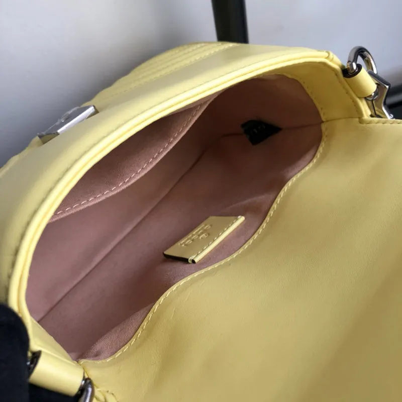 Gucci   Luxury Bags  1100