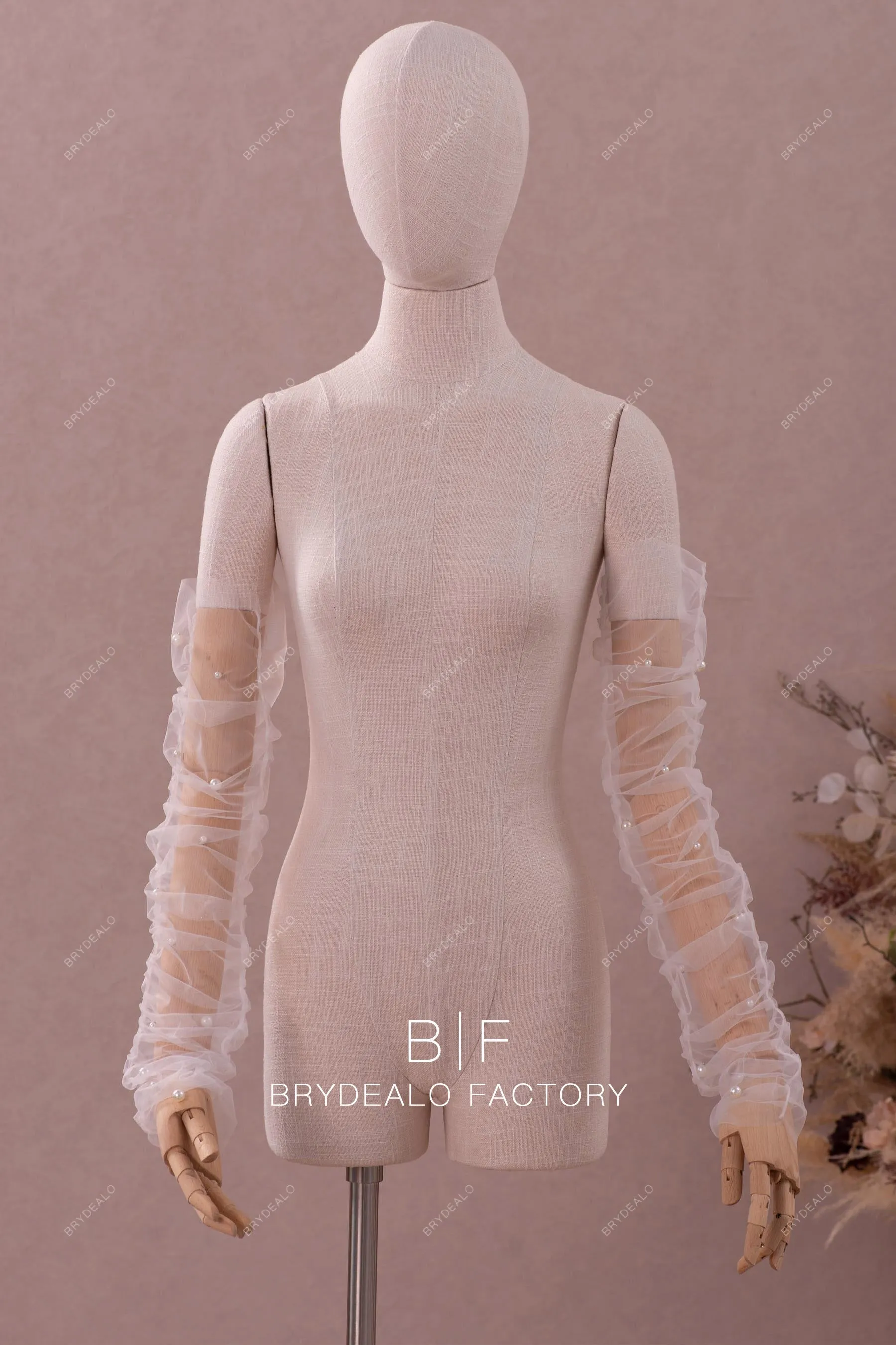 Trendy Ruched Tulle Fingerless Bridal Gloves